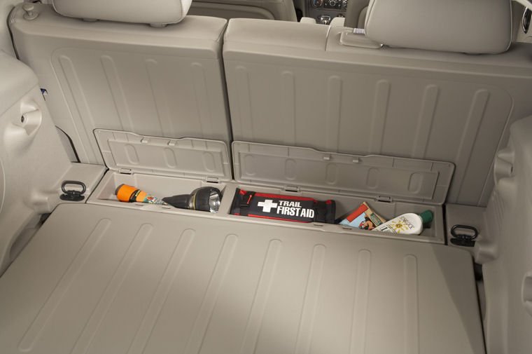 2010 Chevrolet HHR Trunk Picture