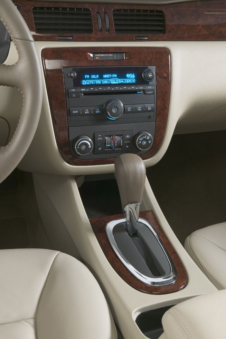 2008 Chevrolet Impala Center Console Picture