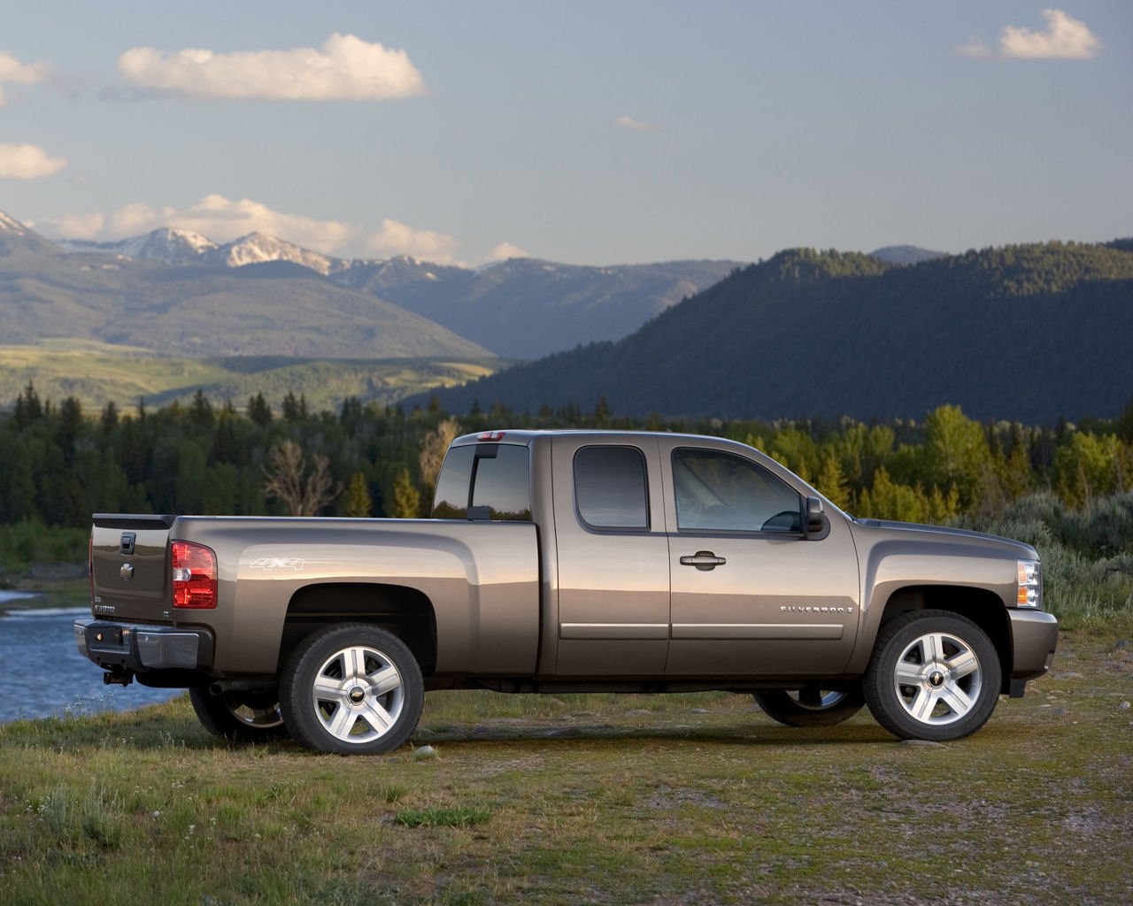 Chevrolet Silverado 1500 Desktop Wallpaper