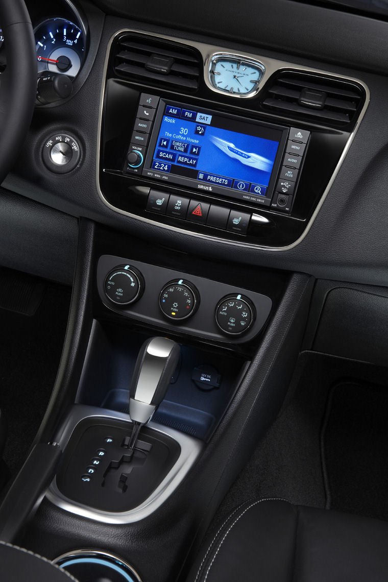 2011 Chrysler 200 Convertible Center Stack Picture