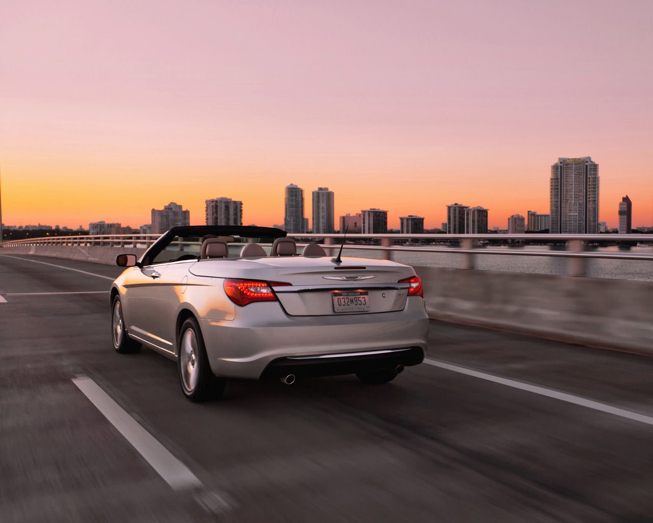 Chrysler 200 Desktop Wallpaper