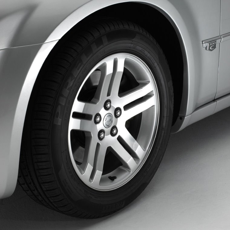 2005 Chrysler 300C Rim Picture