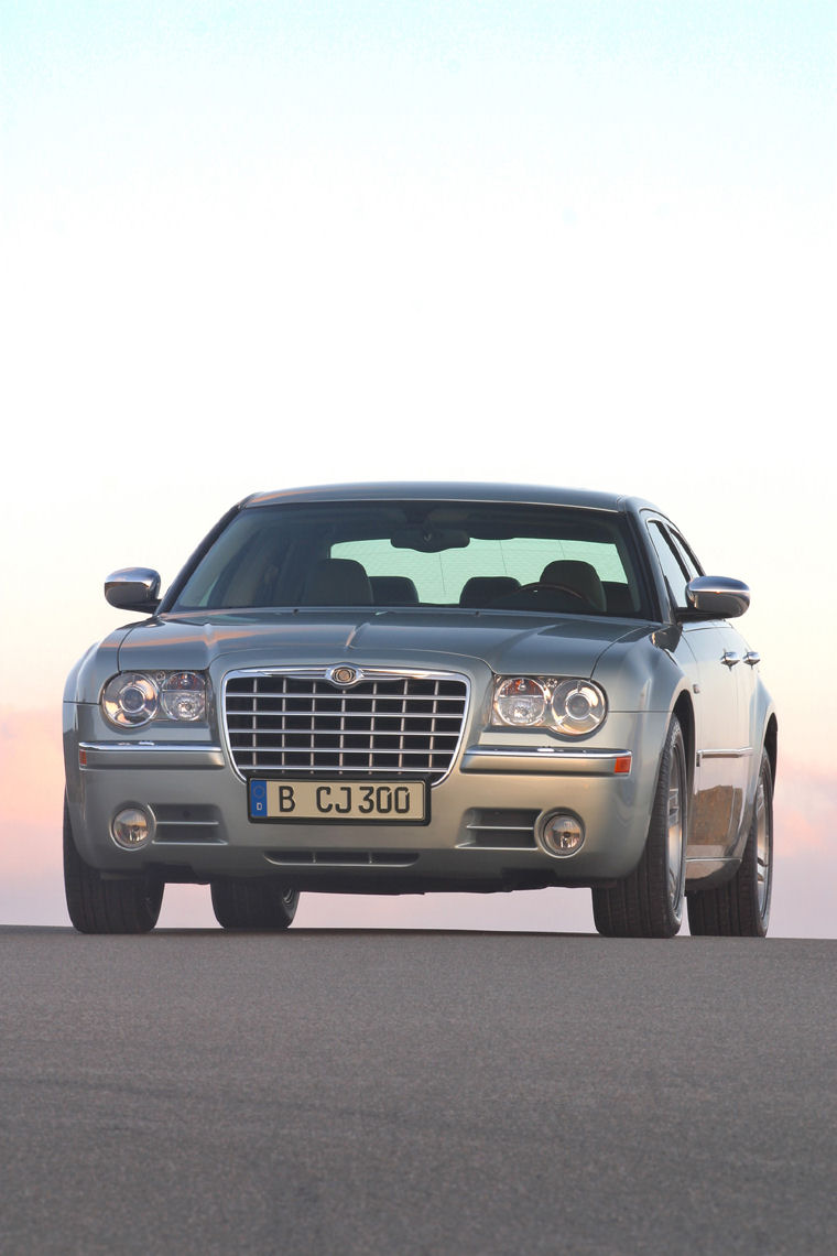 2010 Chrysler 300C Picture