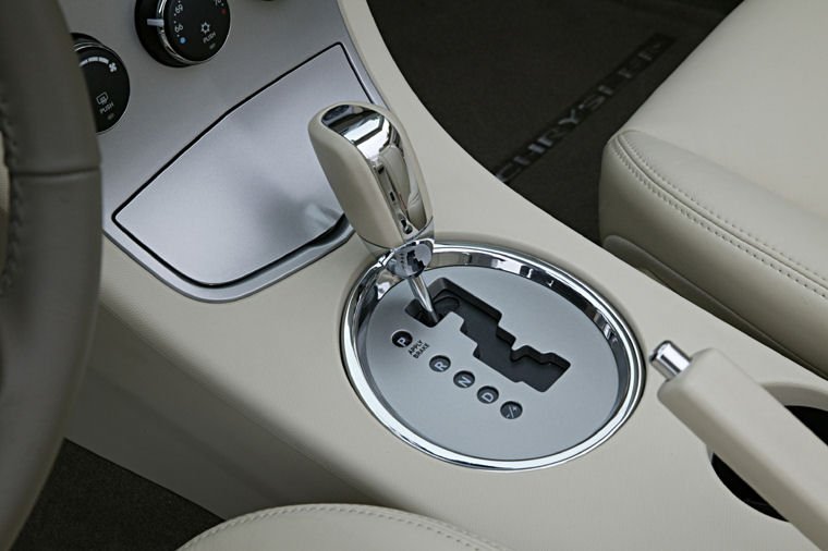 2009 Chrysler Sebring Limited Convertible Center Stack Picture