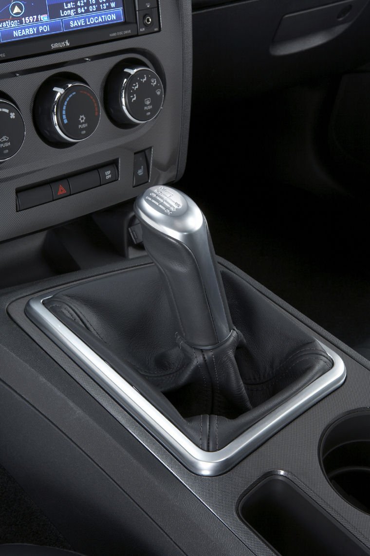 2010 Dodge Challenger R/T Manual Gear Lever Picture