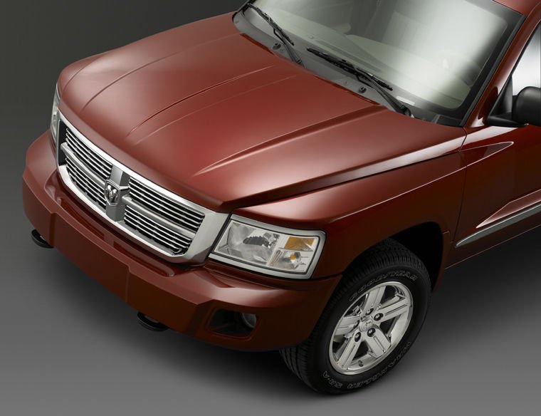 2009 Dodge Dakota Crew Cab Laramie Headlight Picture