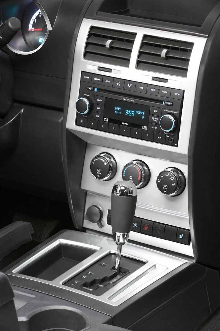 2009 Dodge Nitro SLT Center Stack Picture