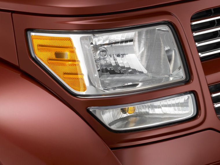 2009 Dodge Nitro R/T Headlight Picture
