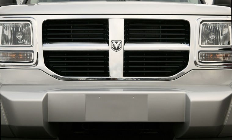 2009 Dodge Nitro SLT Grille Picture