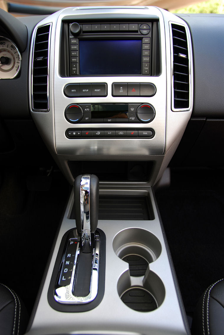 2009 Ford Edge Center Console Picture