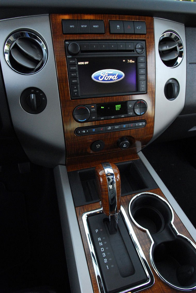 2011 Ford Expedition Center Stack Picture