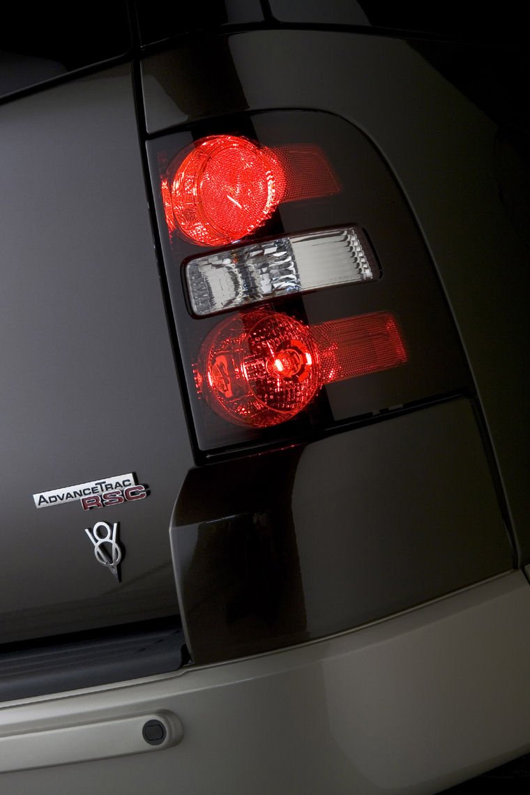2007 Ford Explorer Tail Light Picture