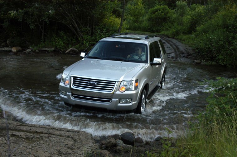 2010 Ford Explorer Picture
