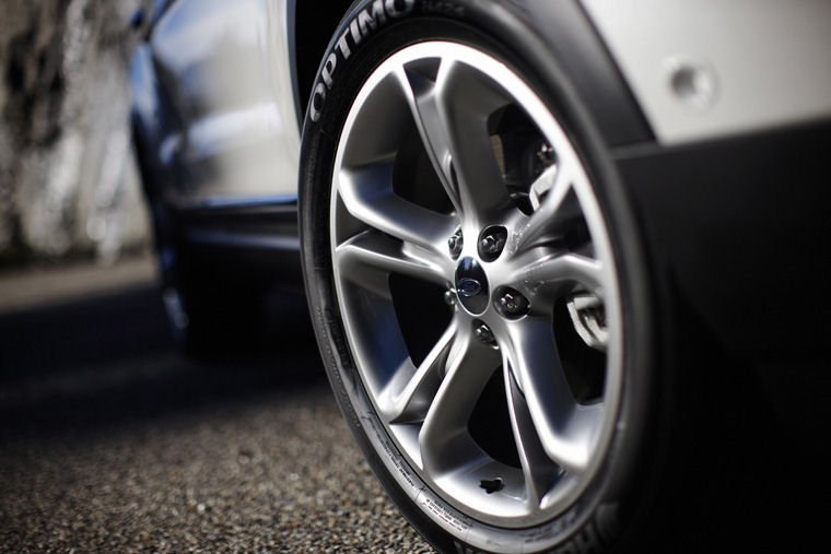 2011 Ford Explorer Limited 4WD Rim Picture