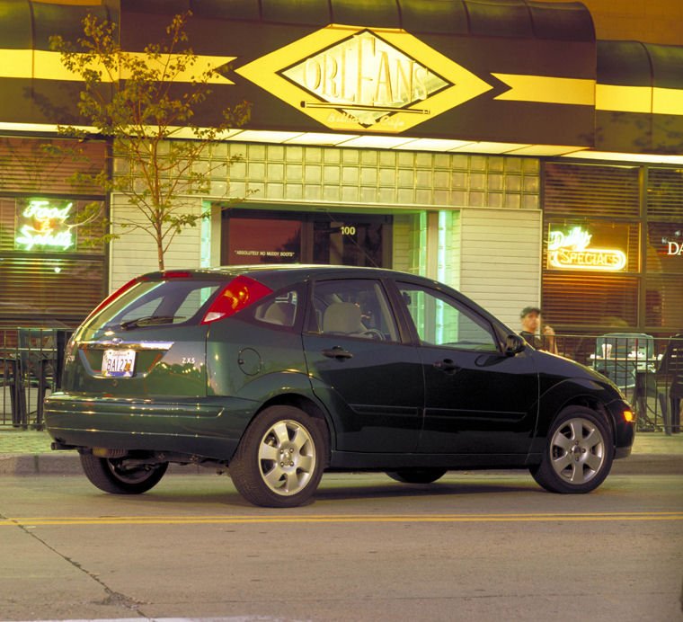 2004 Ford Focus ZX5 Picture