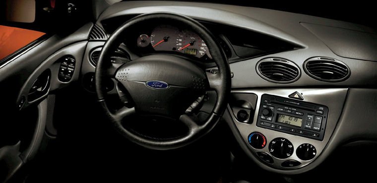 2004 Ford Focus Cockpit Picture
