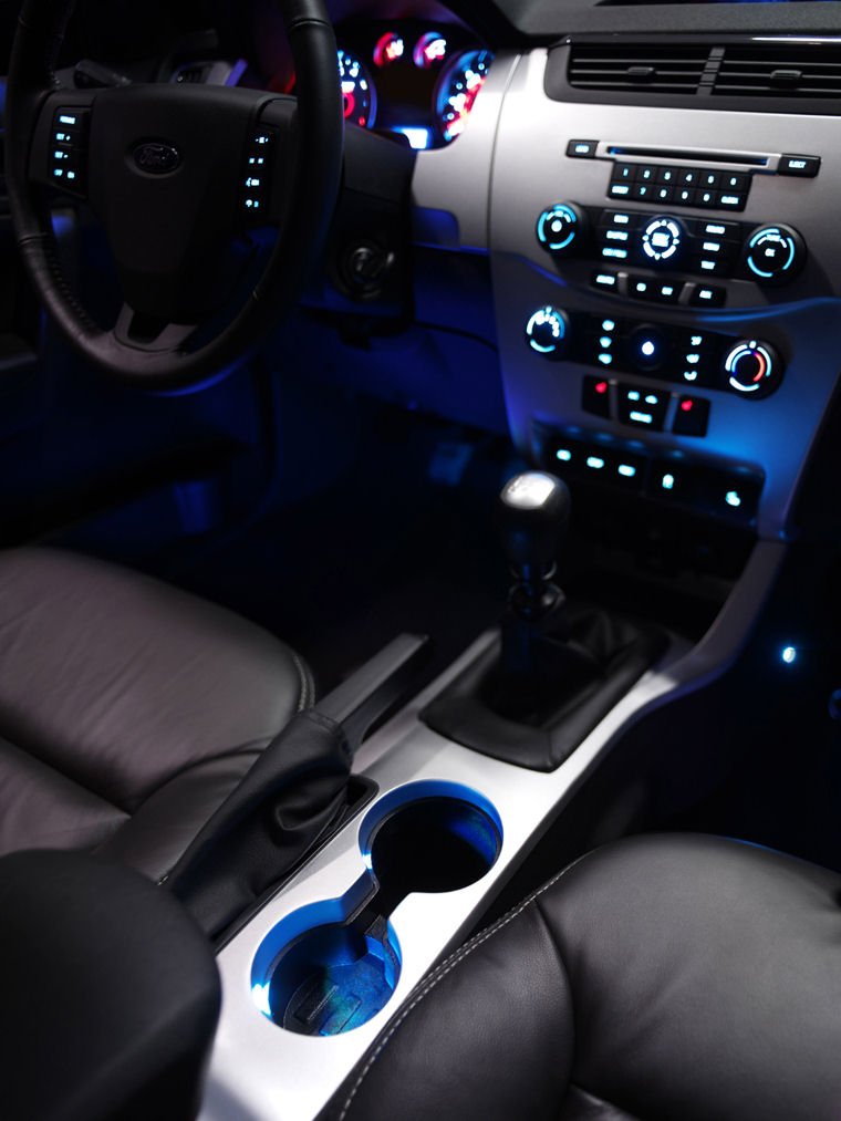 2010 Ford Focus Sedan Center Console Picture