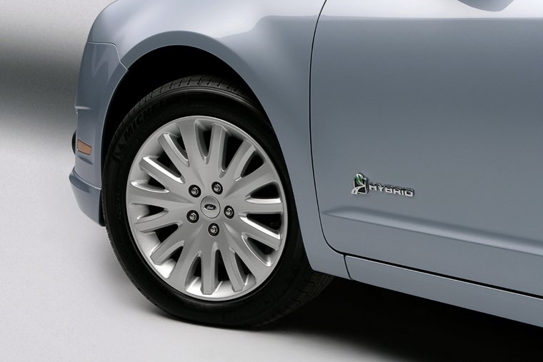 2011 Ford Fusion Hybrid Rim Picture