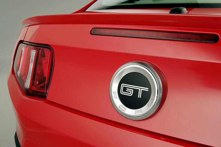 2011 Ford Mustang GT Tail Light Picture