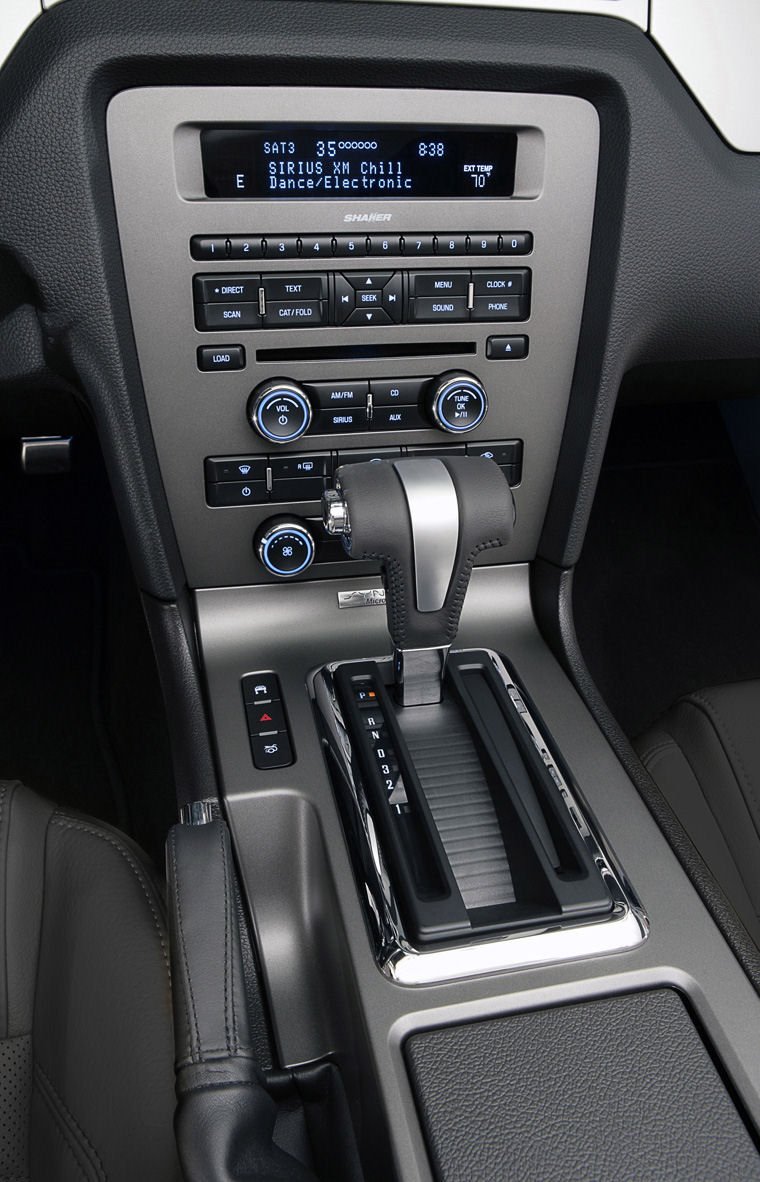 2011 Ford Mustang GT Center Stack Picture