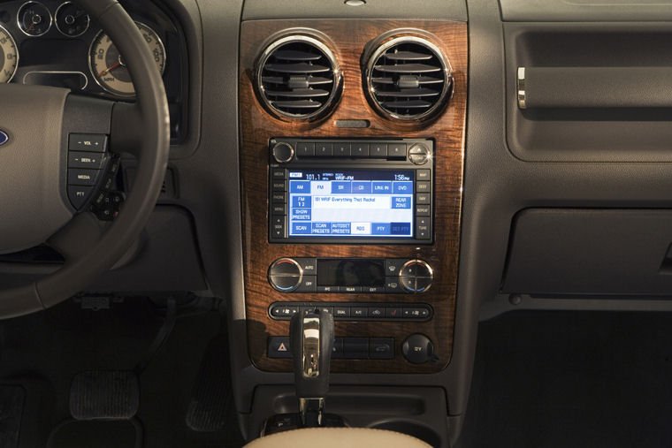 2008 Ford Taurus X Center Stack Picture