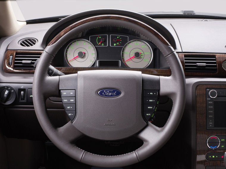 2009 Ford Taurus Steering-Wheel Picture