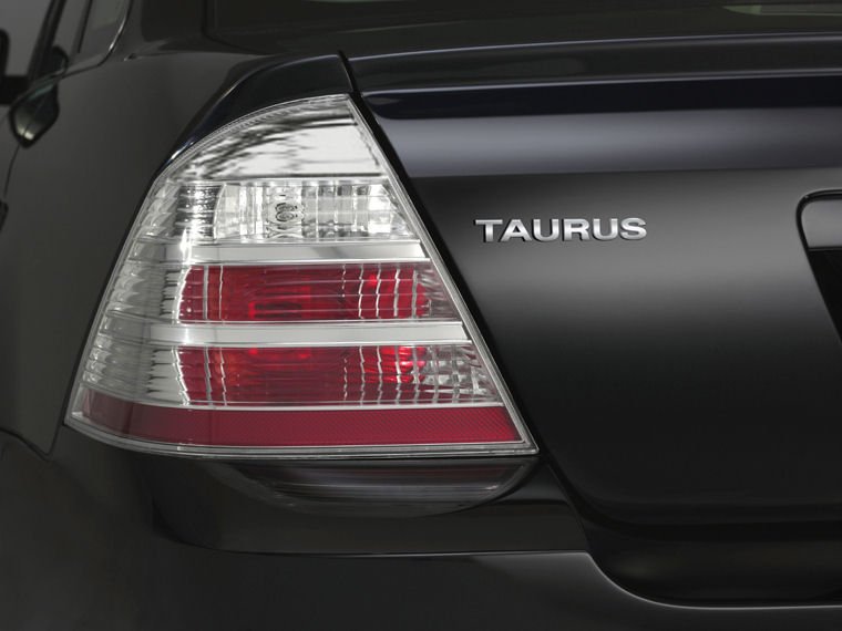 2009 Ford Taurus Tail Light Picture