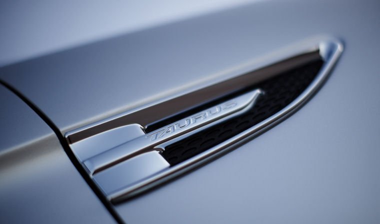 2010 Ford Taurus SHO Picture