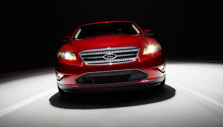 2010 Ford Taurus SHO Picture