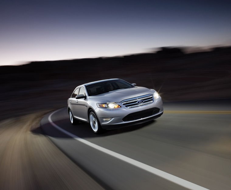 2010 Ford Taurus SHO Picture