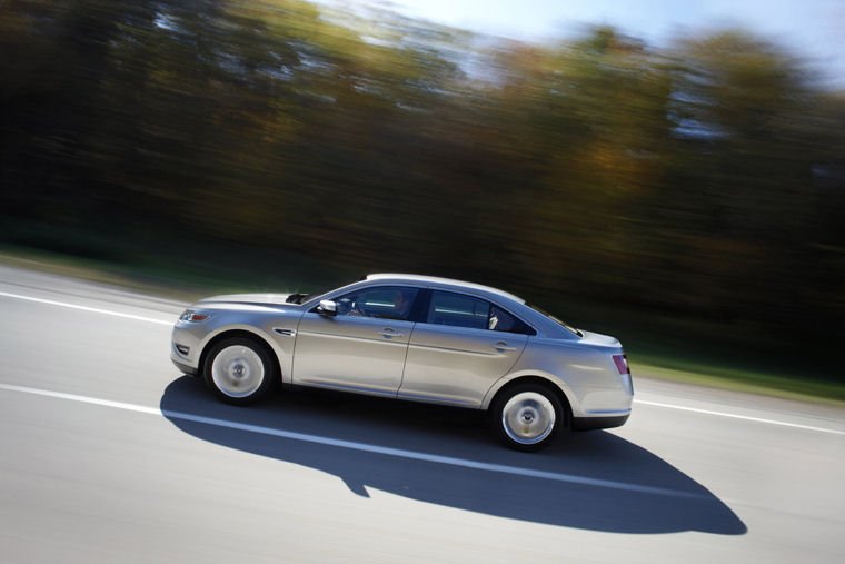 2010 Ford Taurus Limited Picture