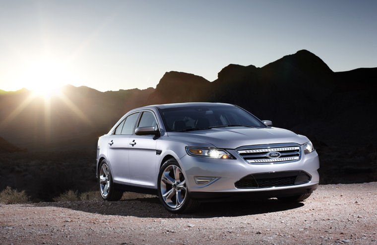2010 Ford Taurus SHO Picture