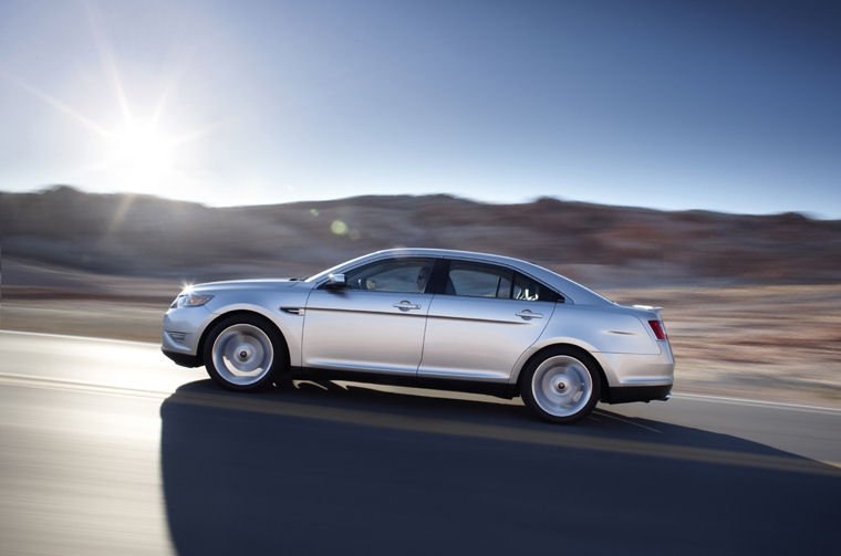 2010 Ford Taurus SHO Picture