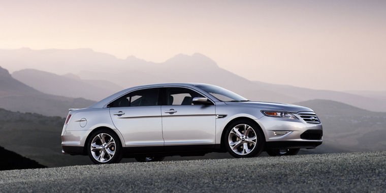 2011 Ford Taurus SHO Picture