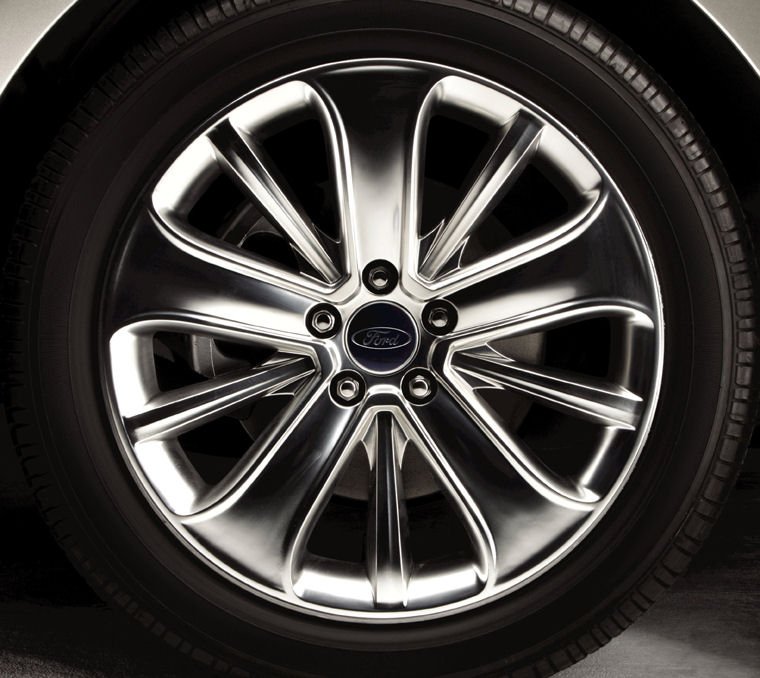 2011 Ford Taurus Rim Picture