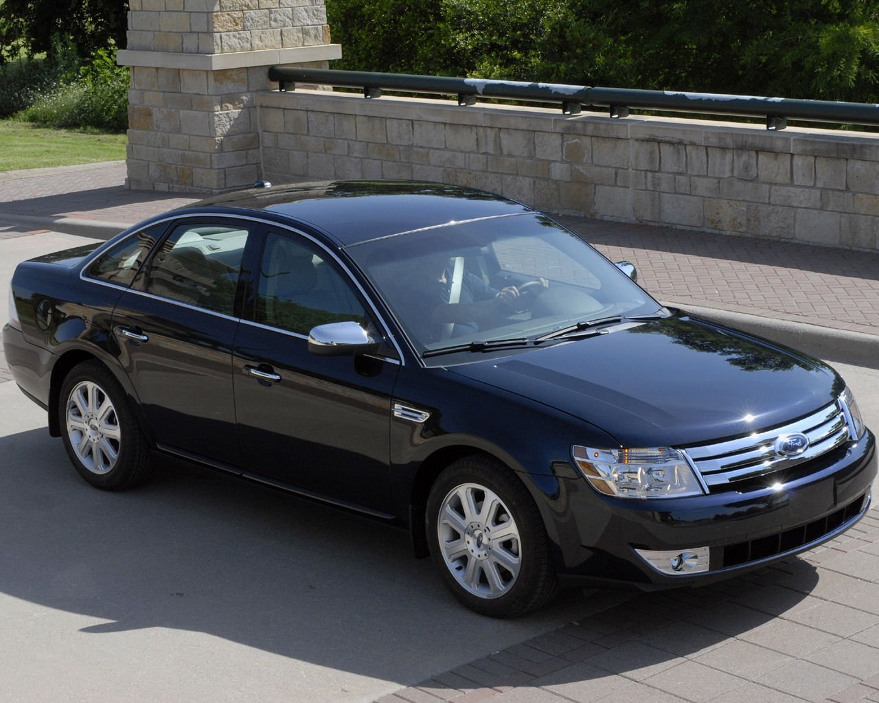 Ford Taurus Desktop Wallpaper