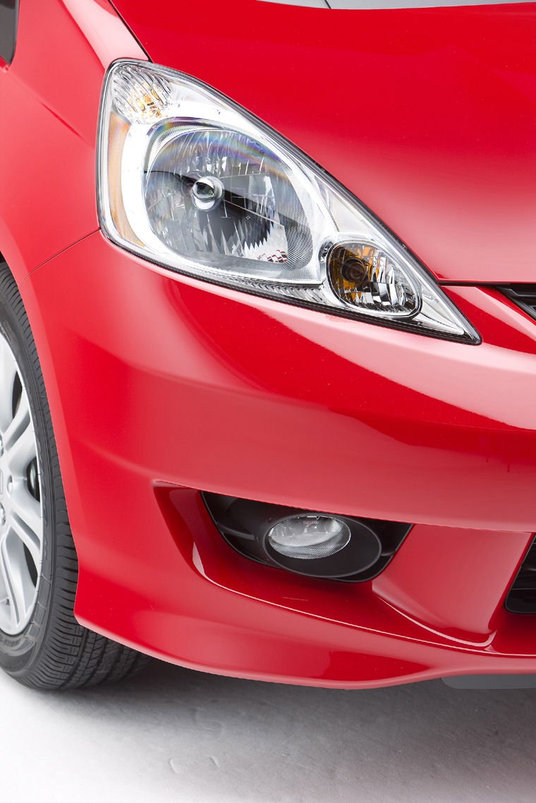 2010 Honda Fit Sport Headlight Picture