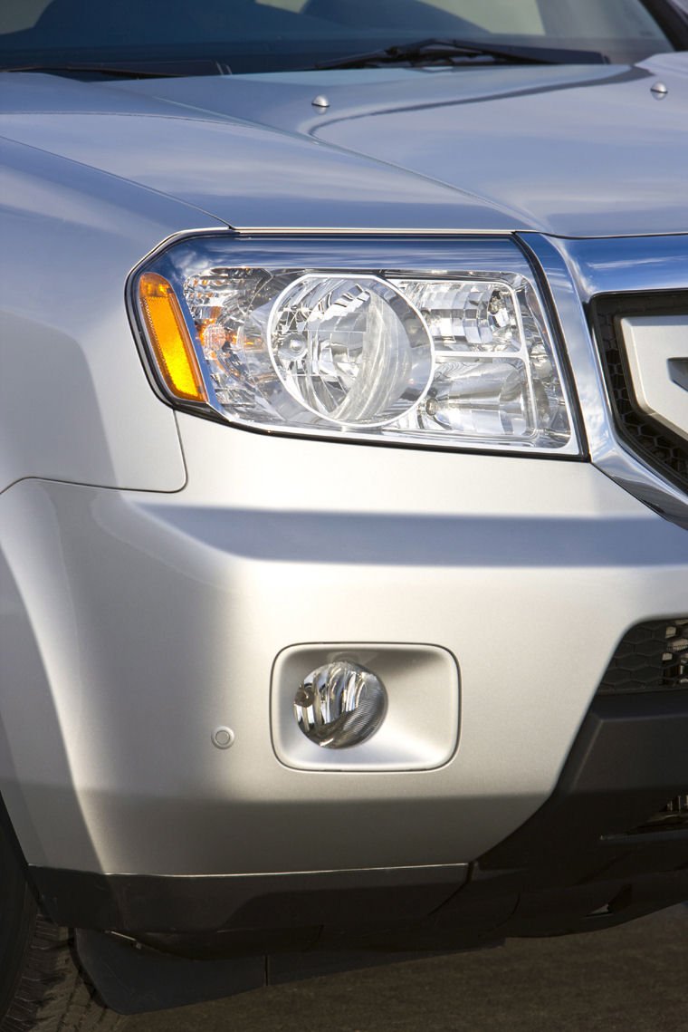 2009 Honda Pilot Headlight Picture