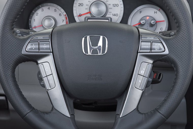 2010 Honda Pilot Steering-Wheel Controls Picture