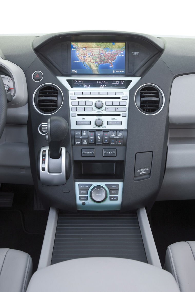 2010 Honda Pilot Center Dash Picture