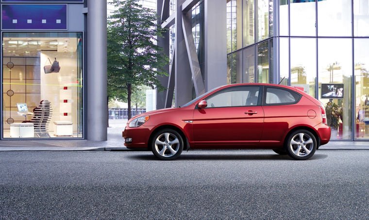 2010 Hyundai Accent Hatchback Picture