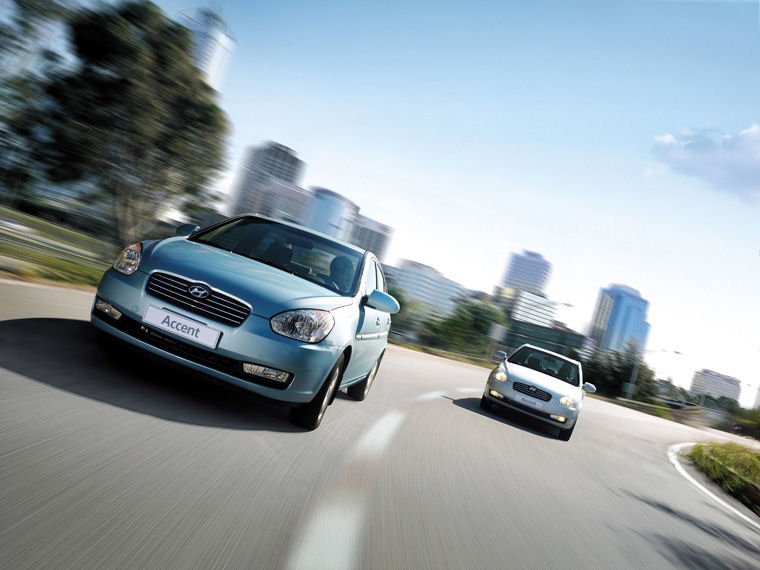 2010 Hyundai Accent Sedan and Hatchback Picture