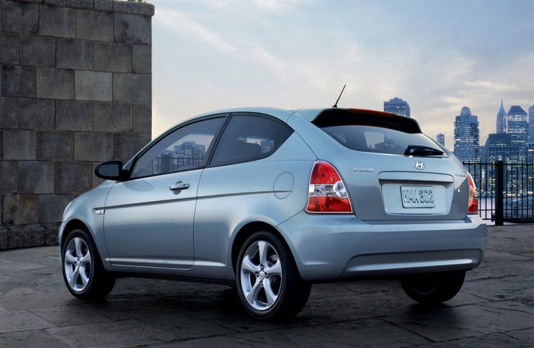 2010 Hyundai Accent Hatchback Picture
