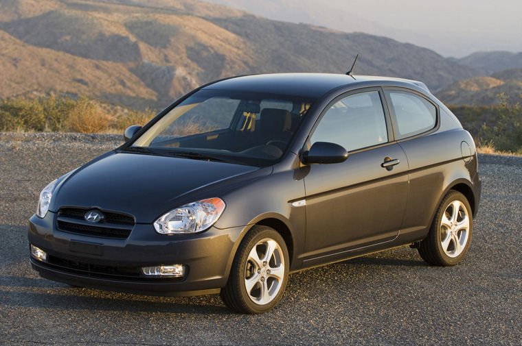 2010 Hyundai Accent Hatchback Picture