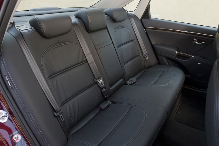 2010 Hyundai Azera Limited Rear Seats Picture
