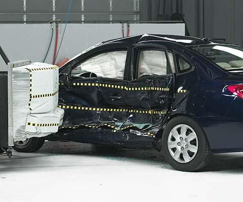2009 Hyundai Elantra IIHS Side Impact Crash Test Picture 2009 Hyundai Elantra IIHS Side Impact Crash Test Picture