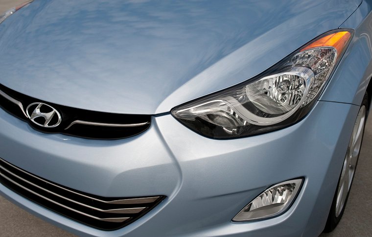 2011 Hyundai Elantra Headlight Picture