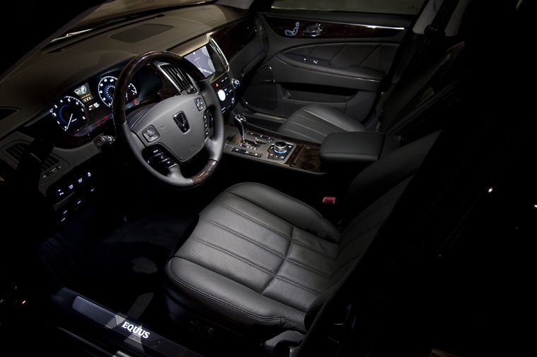 2011 Hyundai Equus Front Seats Picture