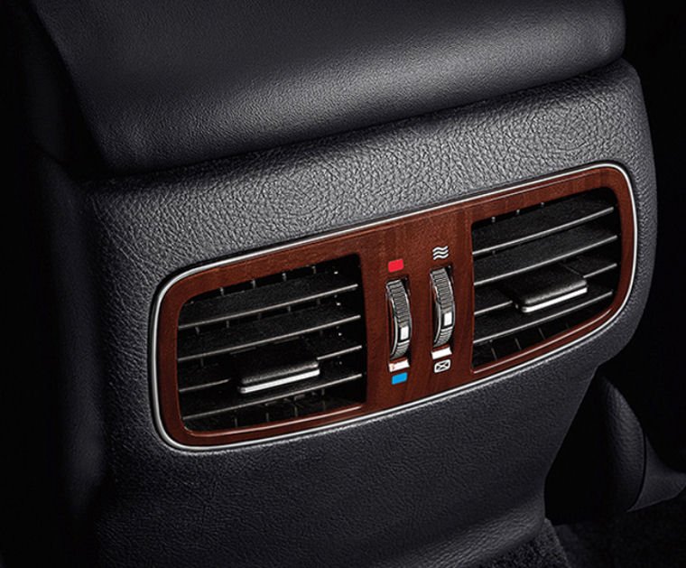 2009 Hyundai Genesis Air Vents Picture
