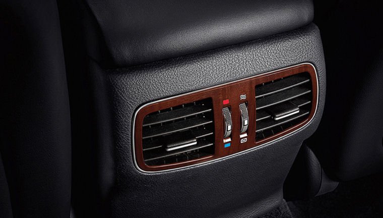 2010 Hyundai Genesis Rear Vents Picture